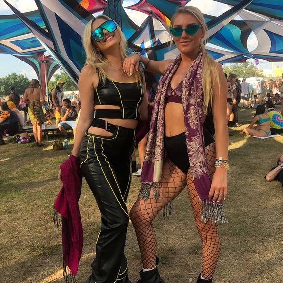 I AM GIA NORA CUT-OUT FAUX SET - Picture 1 of 4